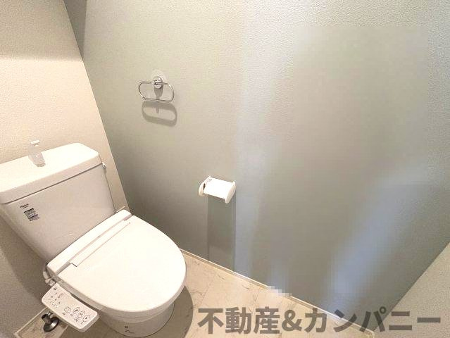 鴨川3丁目の新築のおうち②　松山市鴨川3丁目新築戸建のトイレ|シンプルで使いやすいトイレです