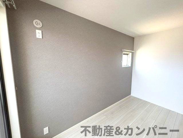 鴨川3丁目の新築のおうち②　松山市鴨川3丁目新築戸建のその他|アクセントクロスが素敵です