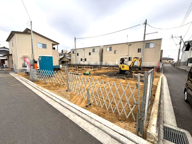 鴨川3丁目の新築のおうち②　松山市鴨川3丁目新築戸建の前面道路含む現地写真|前面道路含む現地写真です