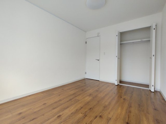 【洋室】 | 東急ドエル新検見川ビレジ2号棟 | クローゼット付きで、収納にも困らない洋室です。