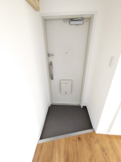 【玄関】 | 東急ドエル新検見川ビレジ2号棟 | シンプルで使いやすい、落ち着いた雰囲気の玄関です。
