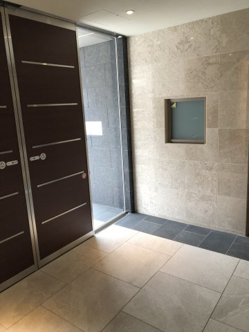 グランテラス業平のエントランス