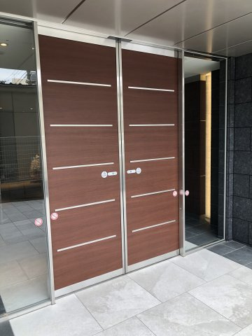 グランテラス業平のエントランス