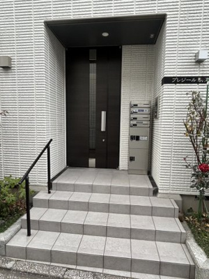 【エントランス】 | プレジール駒澤大学