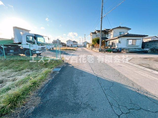 花巻市本館二丁目　土地の前面道路含む現地写真