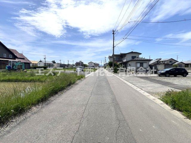 【商談中】花巻市本館二丁目　土地の外観|前面道路
