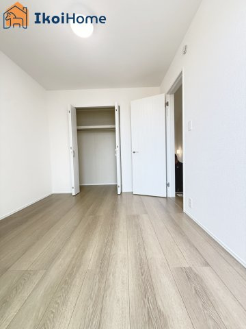 神戸市西区玉津町今津　新築戸建の内装|【ホームページに現地動画掲載中】●年中無休：当日予約可●フロア・アクセントクロス・エアコン等の工事可