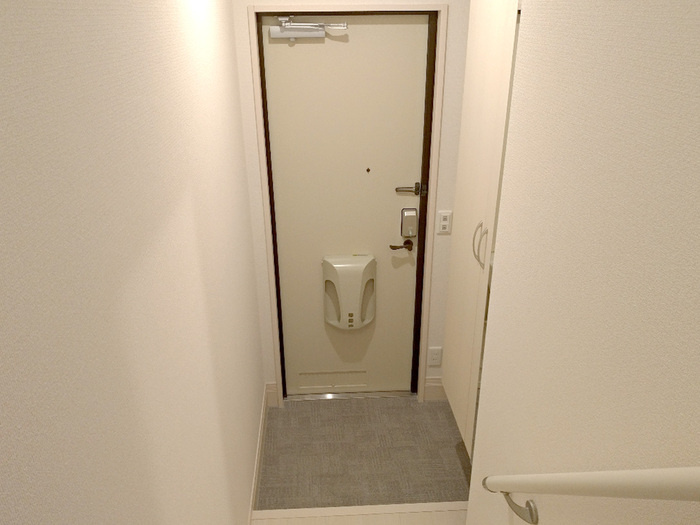サンライズ パレの玄関