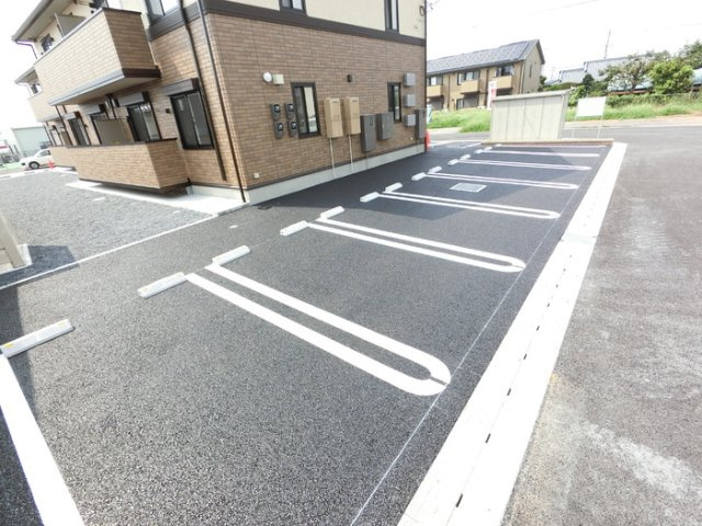 サンライズ パレの駐車場