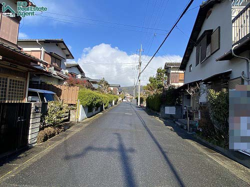 静市市原町 中古戸建の前面道路含む現地写真