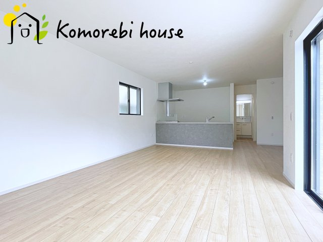 さいたま市西区中野林　３期　新築一戸建て　KEIAI GRACE　01の居間・リビング|ゆったりとしたリビングです