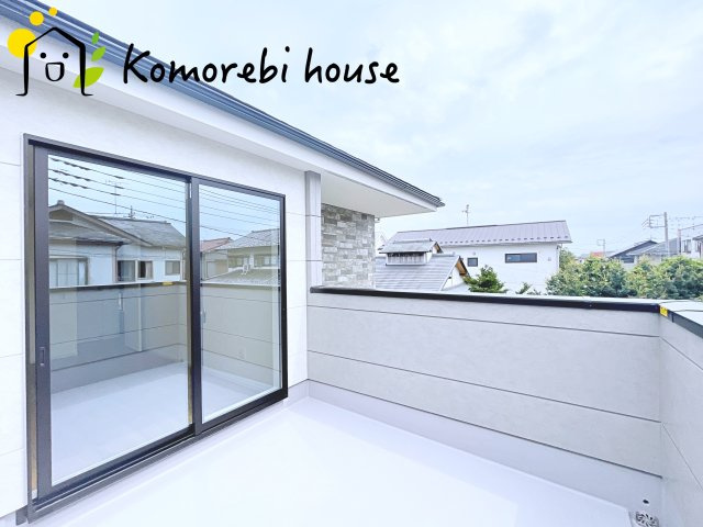 さいたま市西区中野林　３期　新築一戸建て　KEIAI GRACE　01のバルコニー|広々としたバルコニーです