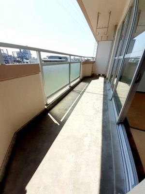 【バルコニー】 | 第二コーポ学苑 | 開放的で明るい空間を演出してくれるバルコニーです