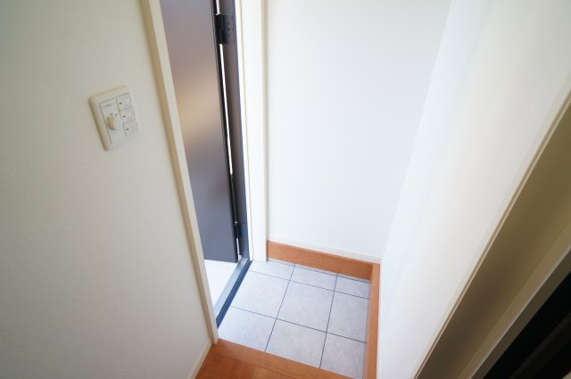 般若寺町戸建の玄関