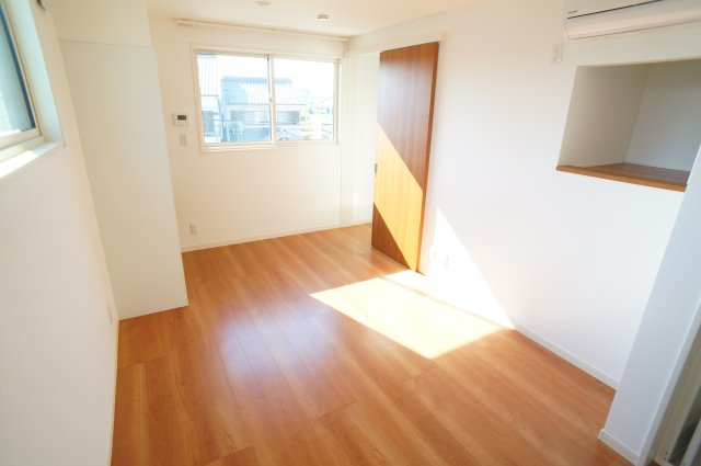 般若寺町戸建の居間・リビング