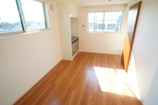 般若寺町戸建の居間・リビング