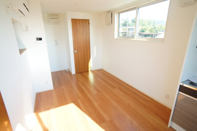 般若寺町戸建の居間・リビング