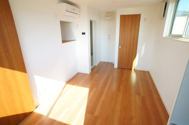 般若寺町戸建の居間・リビング