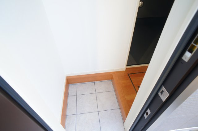 般若寺町戸建の玄関