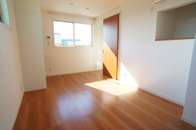 般若寺町戸建の居間・リビング