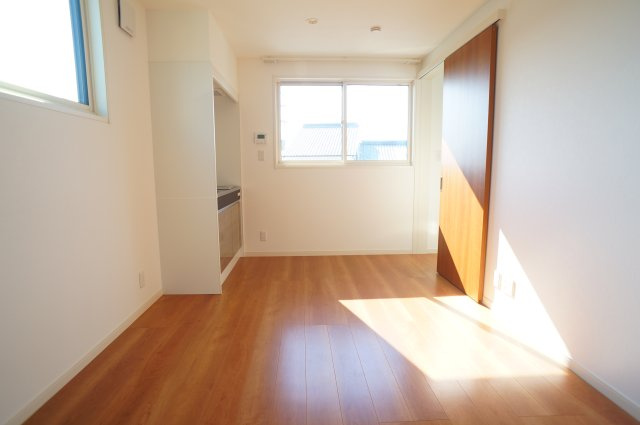 般若寺町戸建の居間・リビング