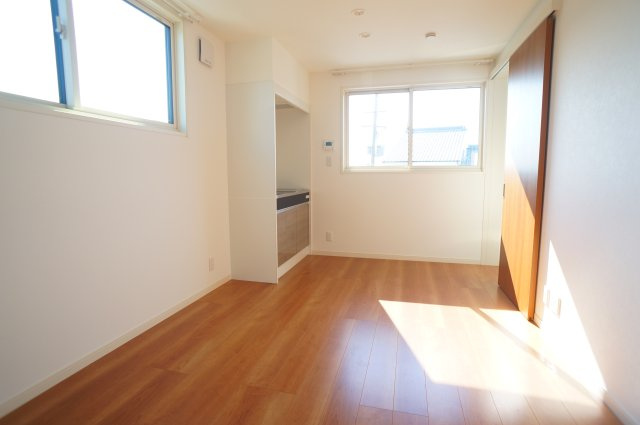 般若寺町戸建の居間・リビング