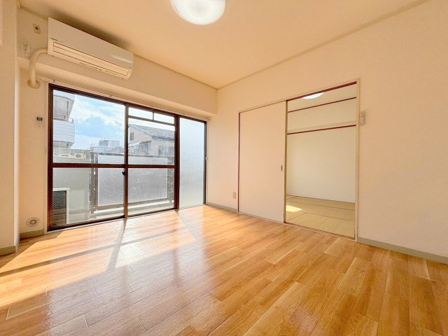 サンシャイン三津屋の居間・リビング