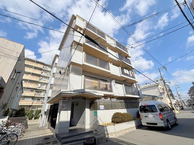 サンシャイン三津屋の外観