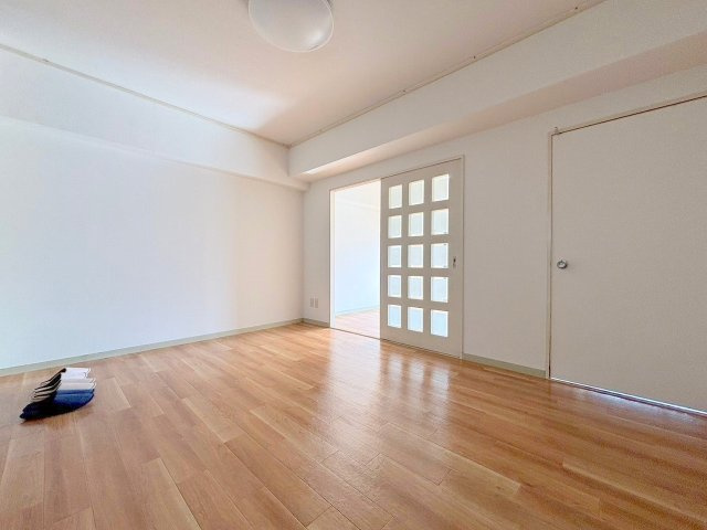 サンシャイン三津屋の居間・リビング