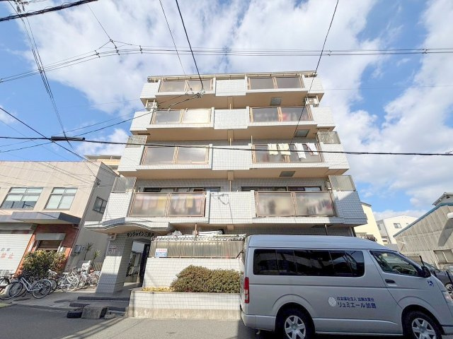 サンシャイン三津屋の外観