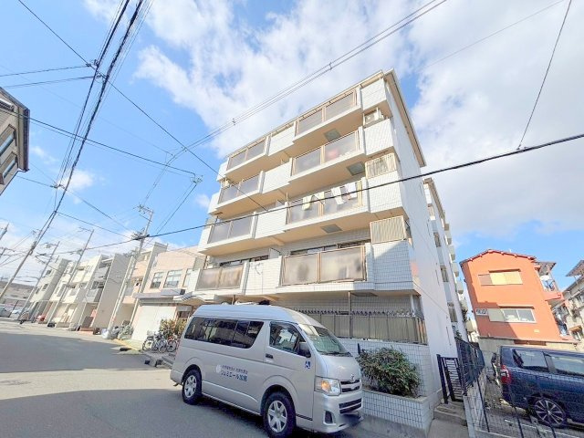 サンシャイン三津屋の外観