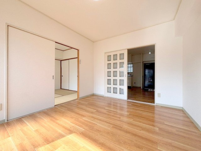 サンシャイン三津屋の居間・リビング