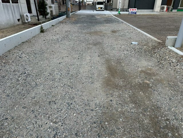 垣生1丁目　売土地の前面道路含む現地写真