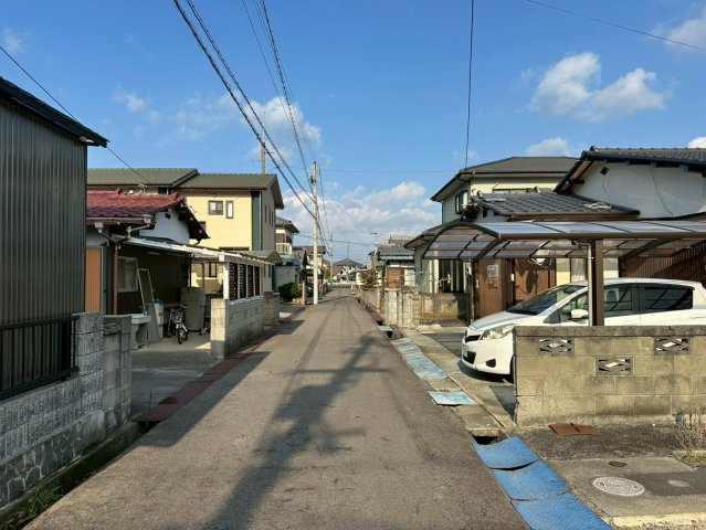 松神子4丁目　中古戸建の前面道路含む現地写真