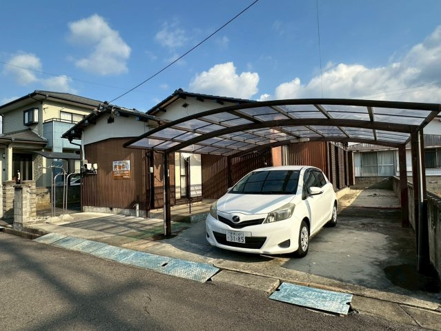 松神子4丁目　中古戸建の駐車場