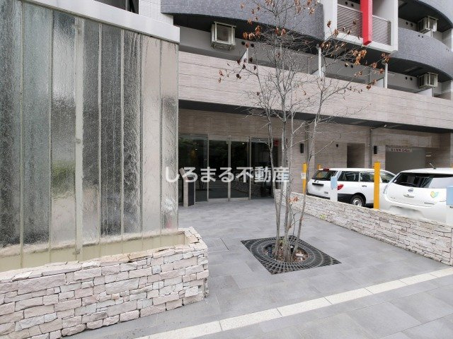 SERENiTE本町エコートのエントランス