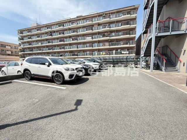 レスポワール北の駐車場
