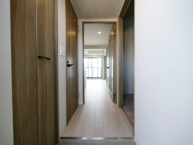 Louis Residence 弁天町の玄関