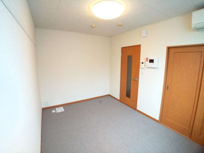 【寝室】 | レオパレスカサブランカⅡ | 使いやすく機能的なお部屋