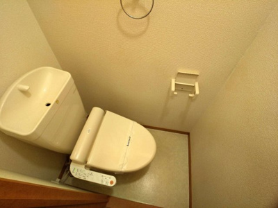 【トイレ】 | レオパレスカサブランカⅡ | 明るく清潔感のあるトイレ