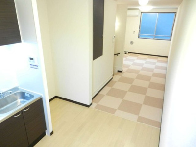 【内装】 | レオネクストルーポ | スタイリッシュな配色のお部屋です。