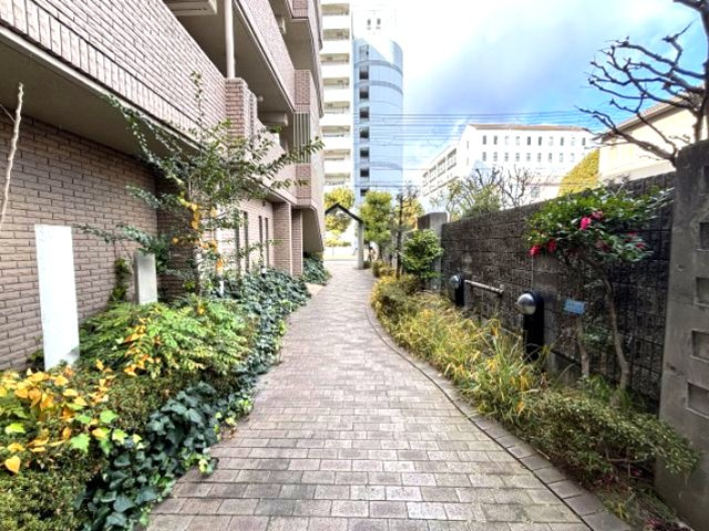 アーデンコート住吉川の庭