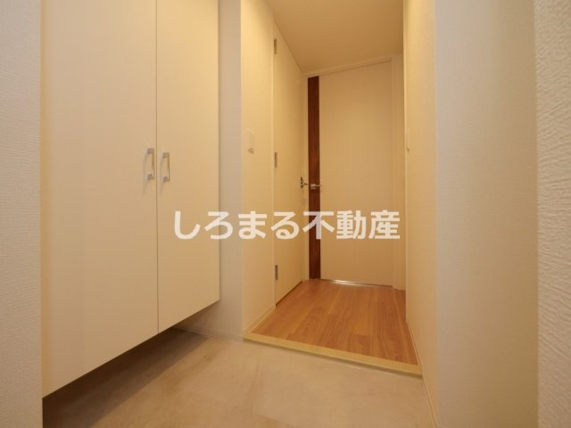 コンフォリア・リヴ淡路町一丁目の玄関