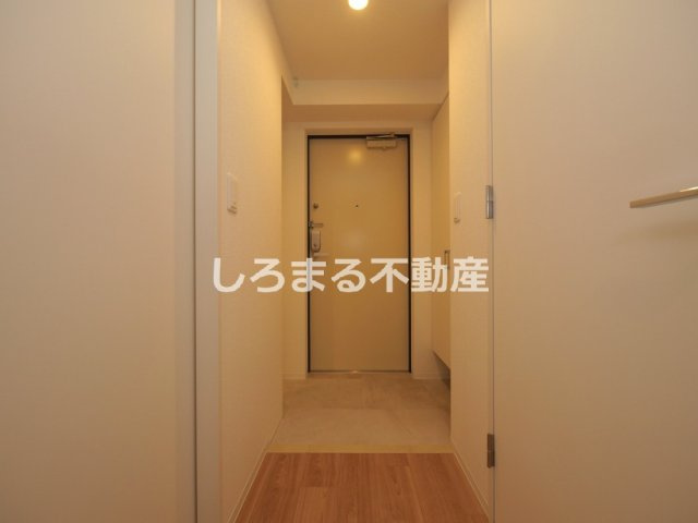 コンフォリア・リヴ淡路町一丁目の玄関