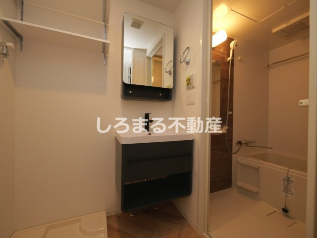 コンフォリア・リヴ淡路町一丁目の洗面所