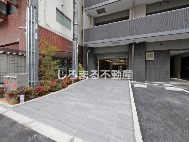 コンフォリア・リヴ淡路町一丁目のエントランス