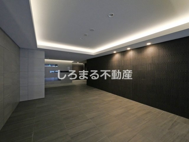 コンフォリア・リヴ淡路町一丁目のロビー