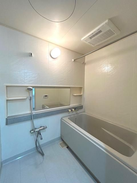 リーベスト西千葉の浴室