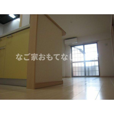 【居間・リビング】 | 小池花水木 | ※写真は別号室