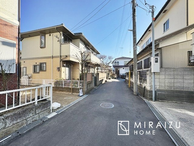 【前面道路含む現地写真】 | 暮らしやすさを考えたプランで快適な現地ロケーションを実現。安らぎに満たされる、ゆとりのある日々を過ごせます♪